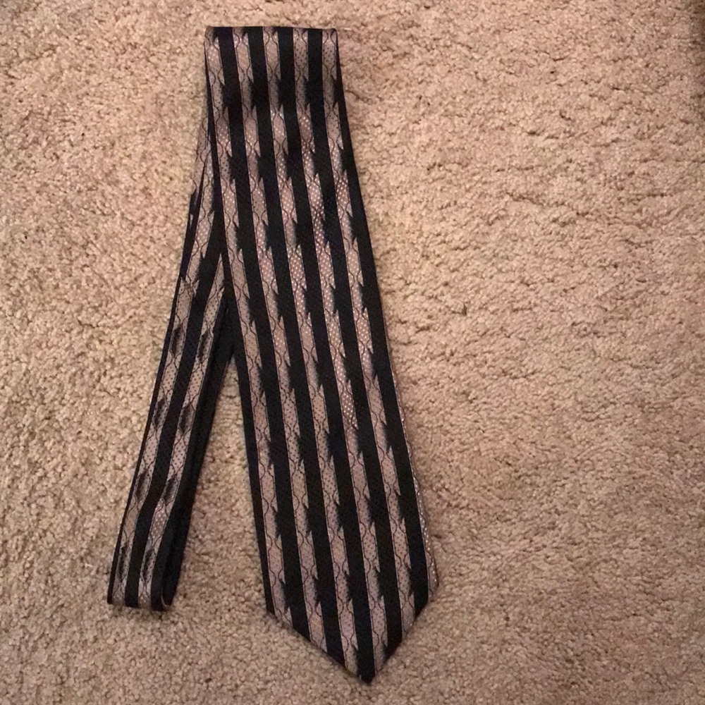 Vintage Carlo Palazzi 100% Italian Silk Black & Gold Men’s Tie